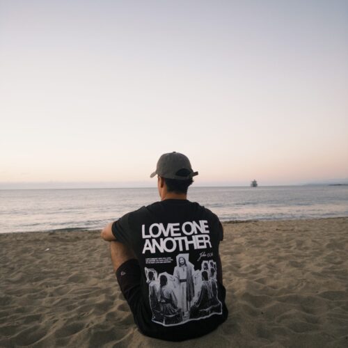 Polera "Love One Another"